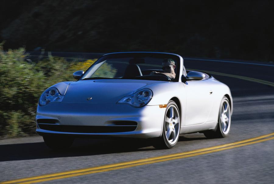  Porsche 911 Carrera Cabriolet 2004 года  (фото 7 из 10)